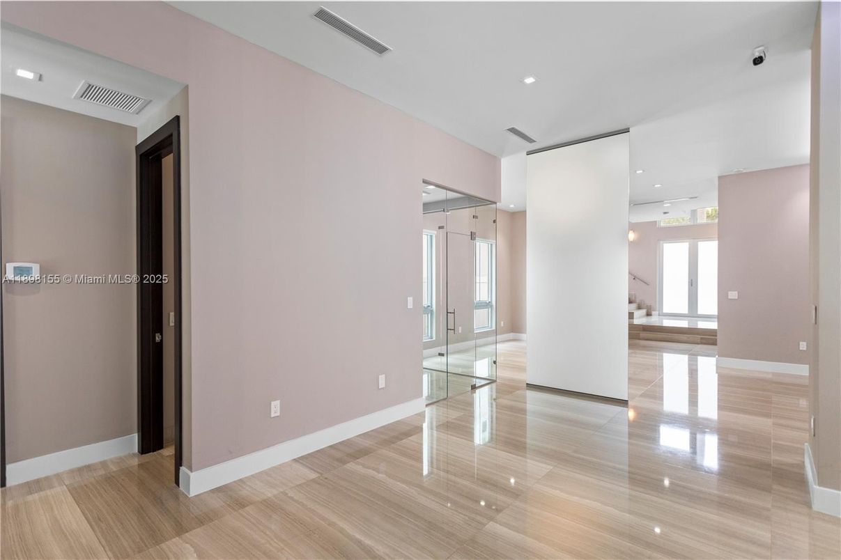 Empty room, Interior, Recessed Lighting