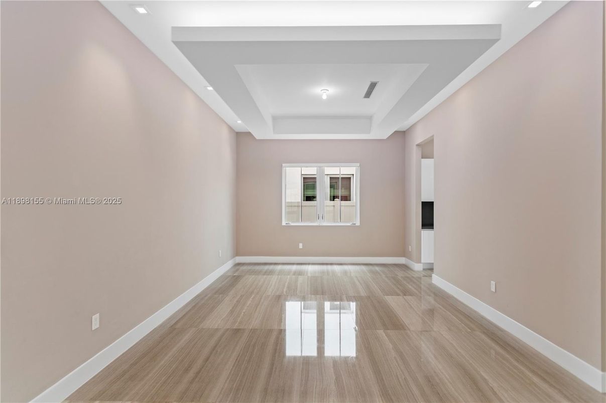 Empty room, Interior, Recessed Lighting