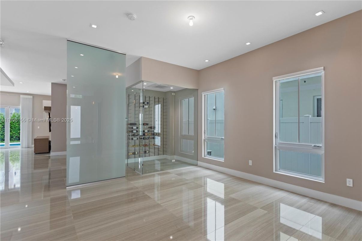 Empty room, Interior, Recessed Lighting, Wine Storage