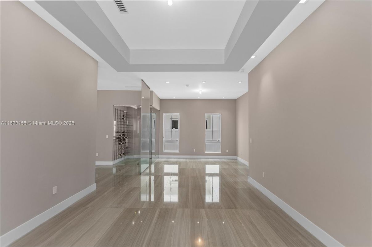 Empty room, Interior, Recessed Lighting