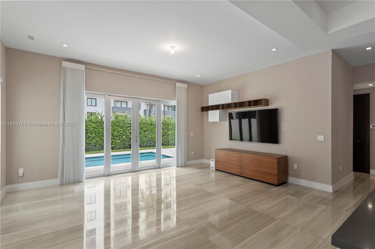 Empty room, Interior, Recessed Lighting