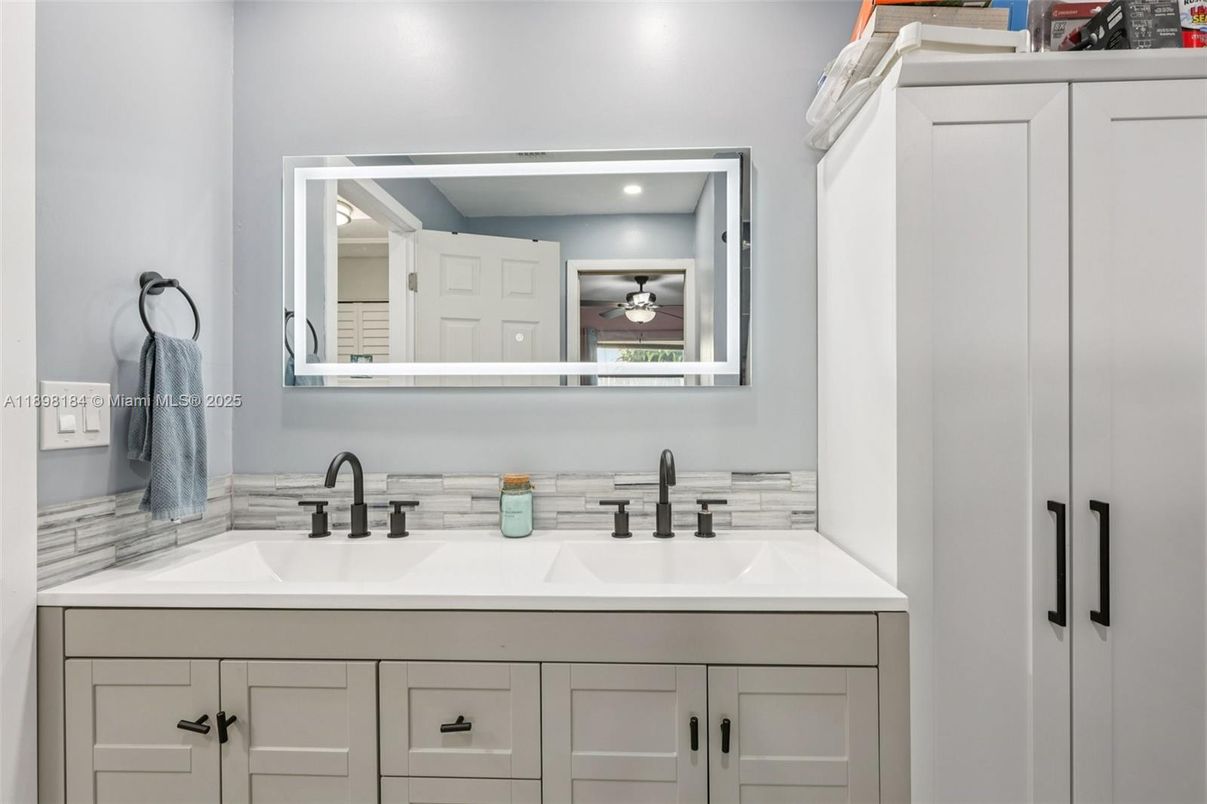 Bathroom, Dual Sink Vanities, Interior, Recessed Lighting