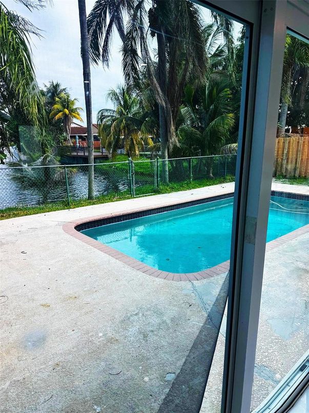 Exterior, Pool, Water