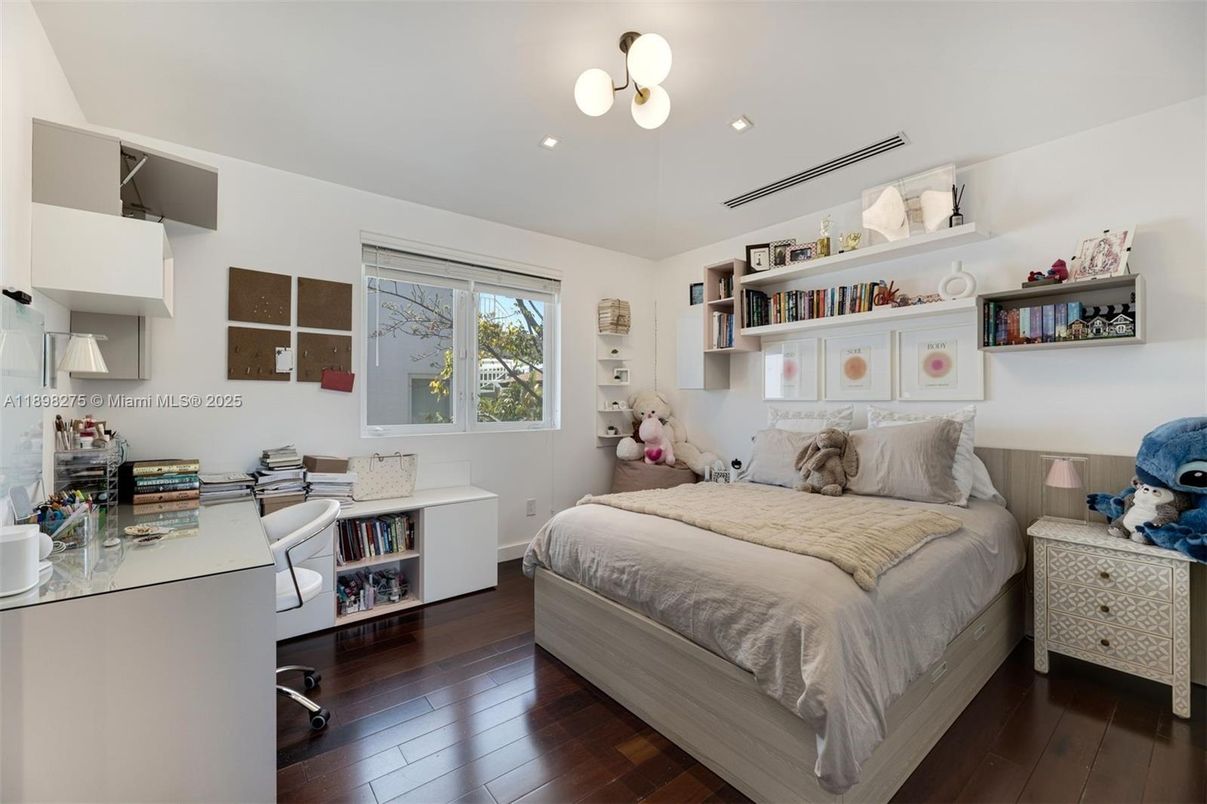 Bedroom, Home Office, Interior, Recessed Lighting, Wood Texture Flooring