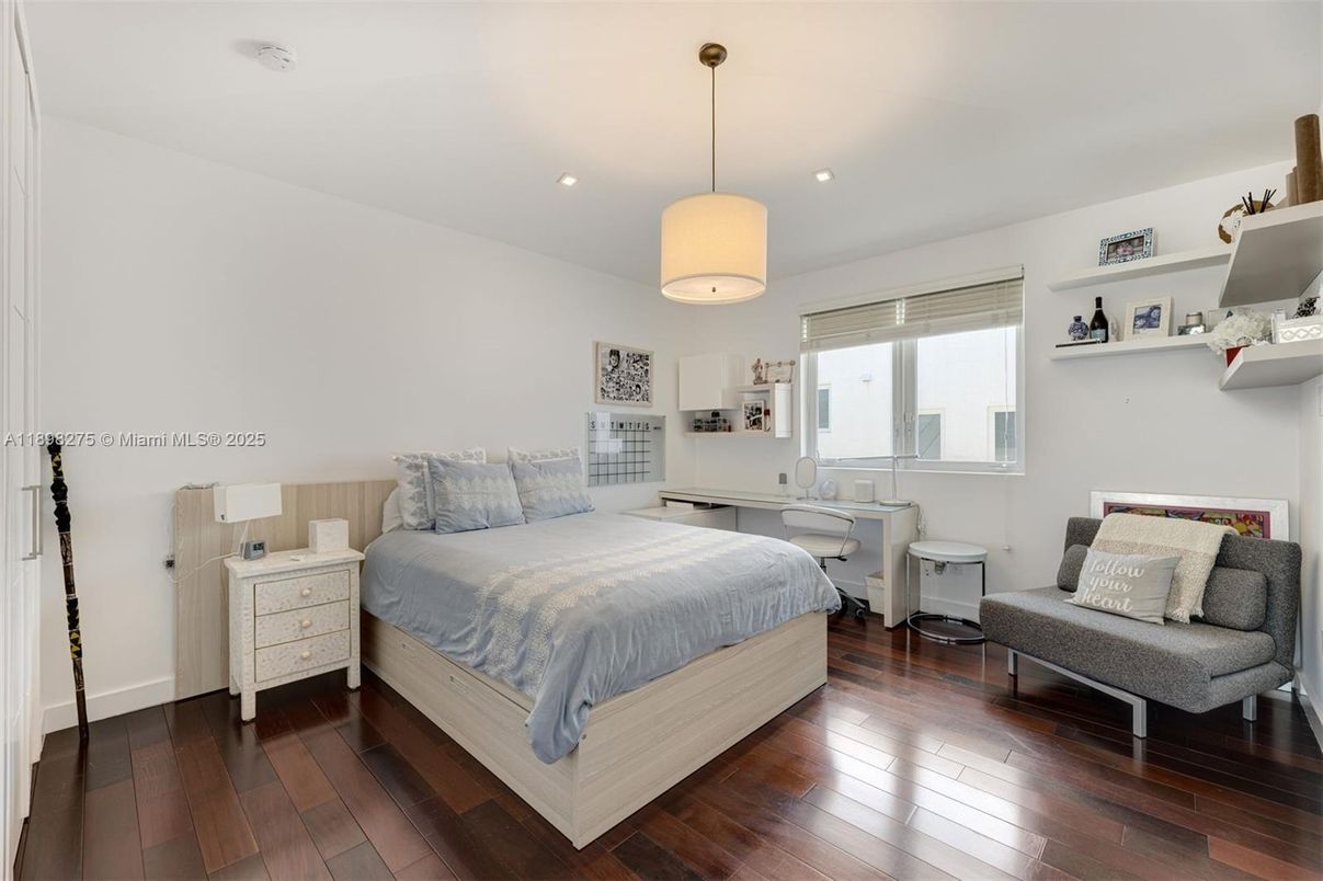 Bedroom, Interior, Pendant Lights, Recessed Lighting, Wood Texture Flooring