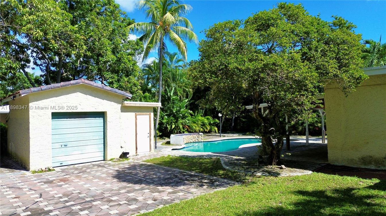 Detached Garage, Exterior, Pool