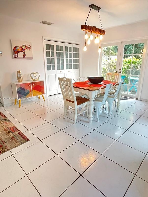 Dining room, Interior, Pendant Lights