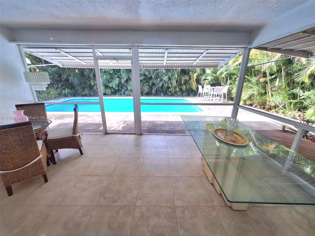 Interior, Pool, Sun Room