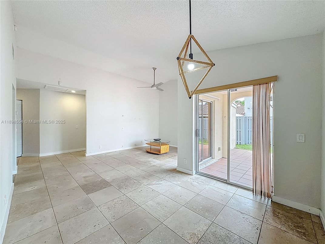 Empty room, Interior, Pendant Lights, Recessed Lighting