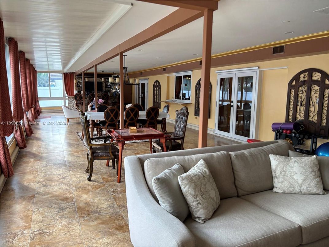 Dining room, Interior, Living room, Recessed Lighting