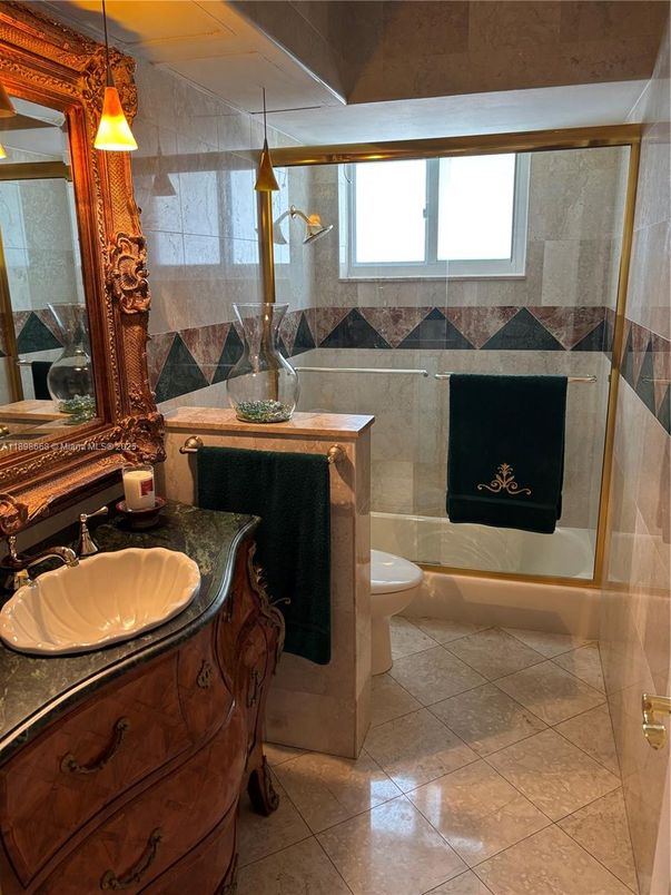 Bathroom, Interior, Pendant Lights