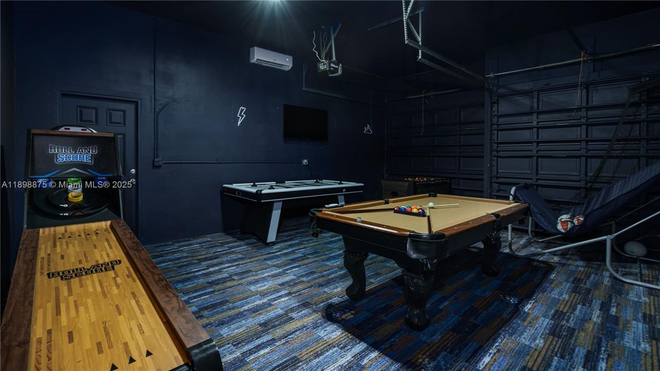 Billiard Table, Game Room, Interior, Wood Texture Flooring