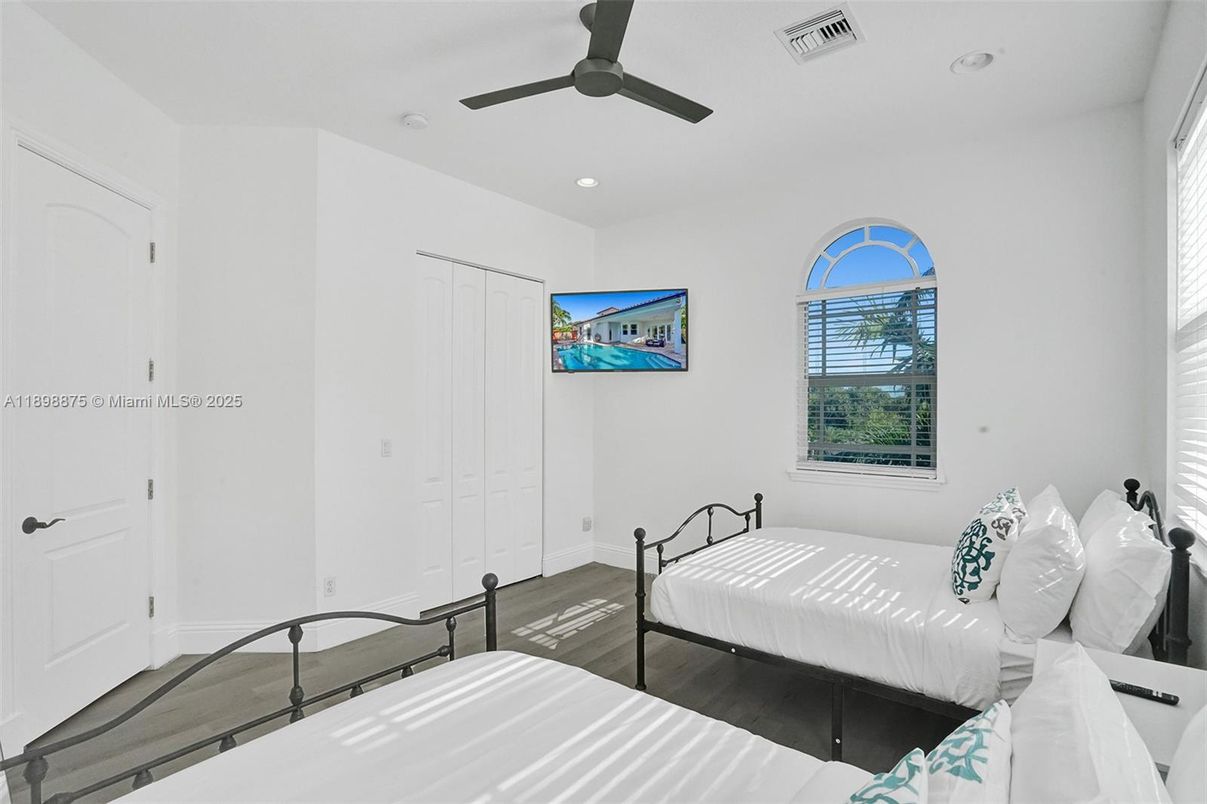 Bedroom, Interior, Recessed Lighting