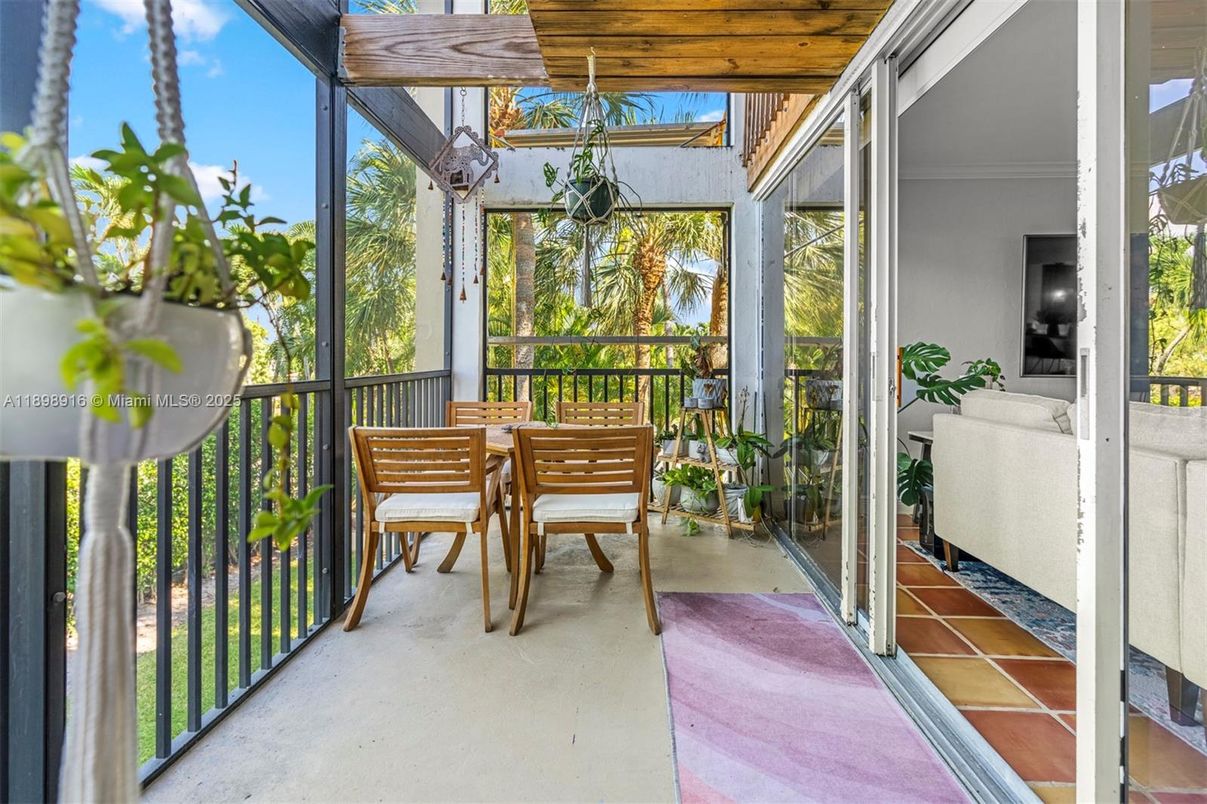 Dining room, Interior, Sun Room, Wooden Ceilings