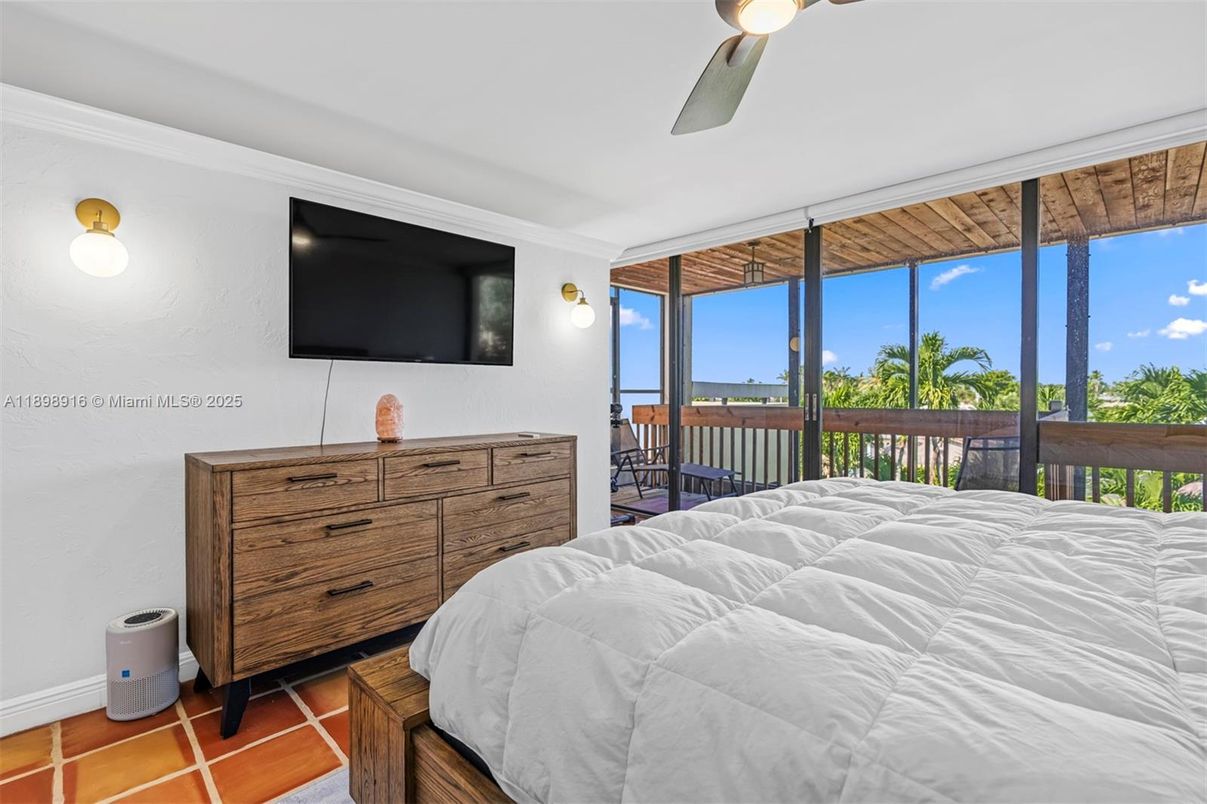 Bedroom, Interior, Water