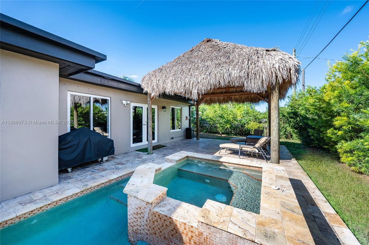 Exterior, Pool