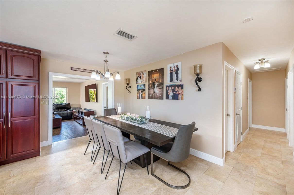 Dining room, Interior, Living room, Pendant Lights