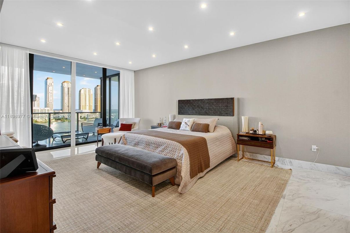 Bedroom, Interior, Marble, Recessed Lighting, Water