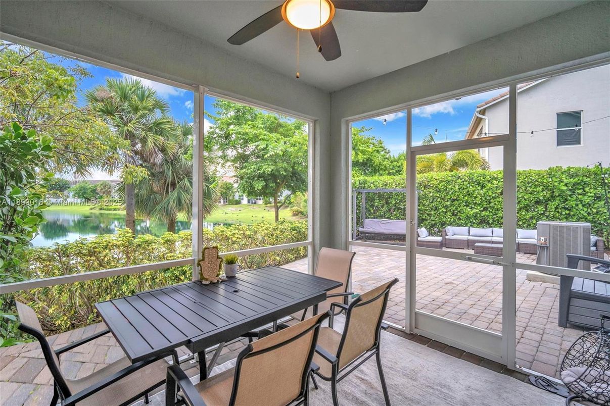 Interior, Sun Room, Water