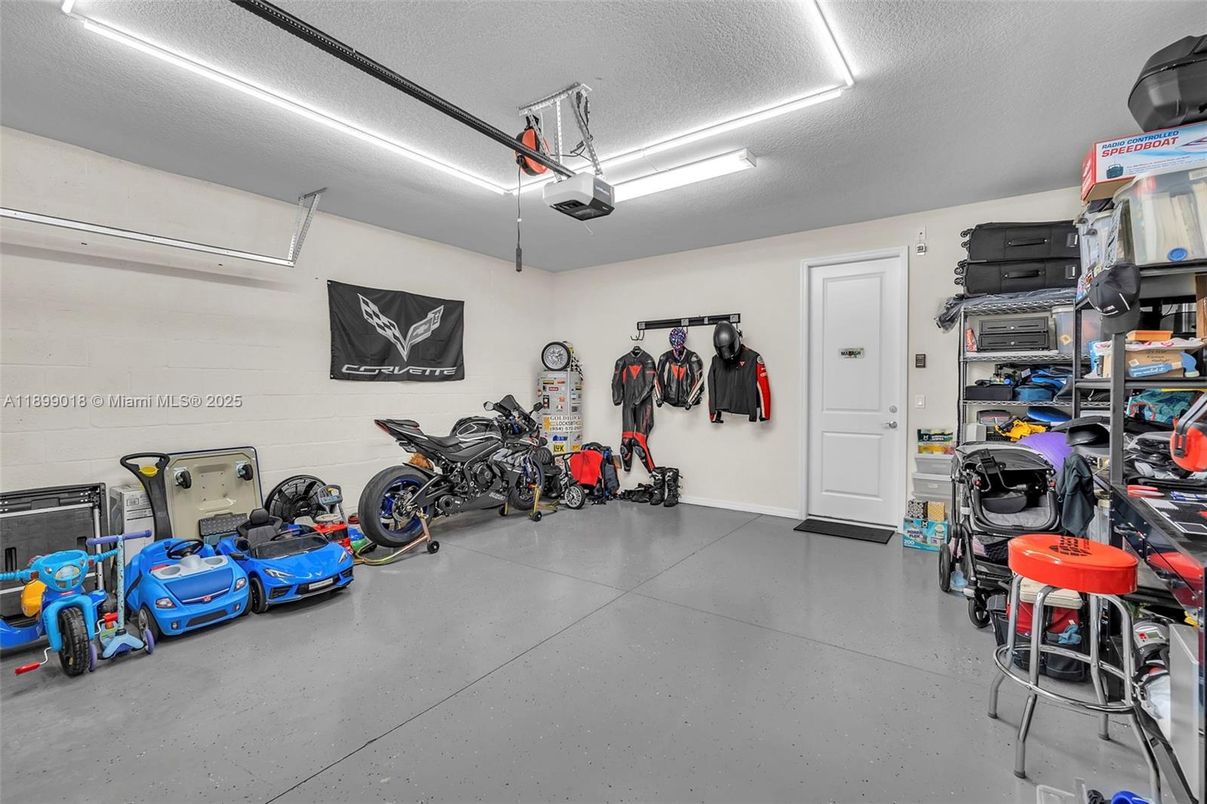 Garage, Interior