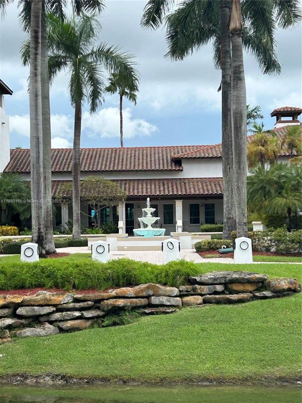 Exterior, Facade, Mediterranean