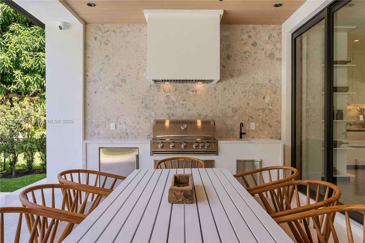 Exterior, Outdoor Kitchen