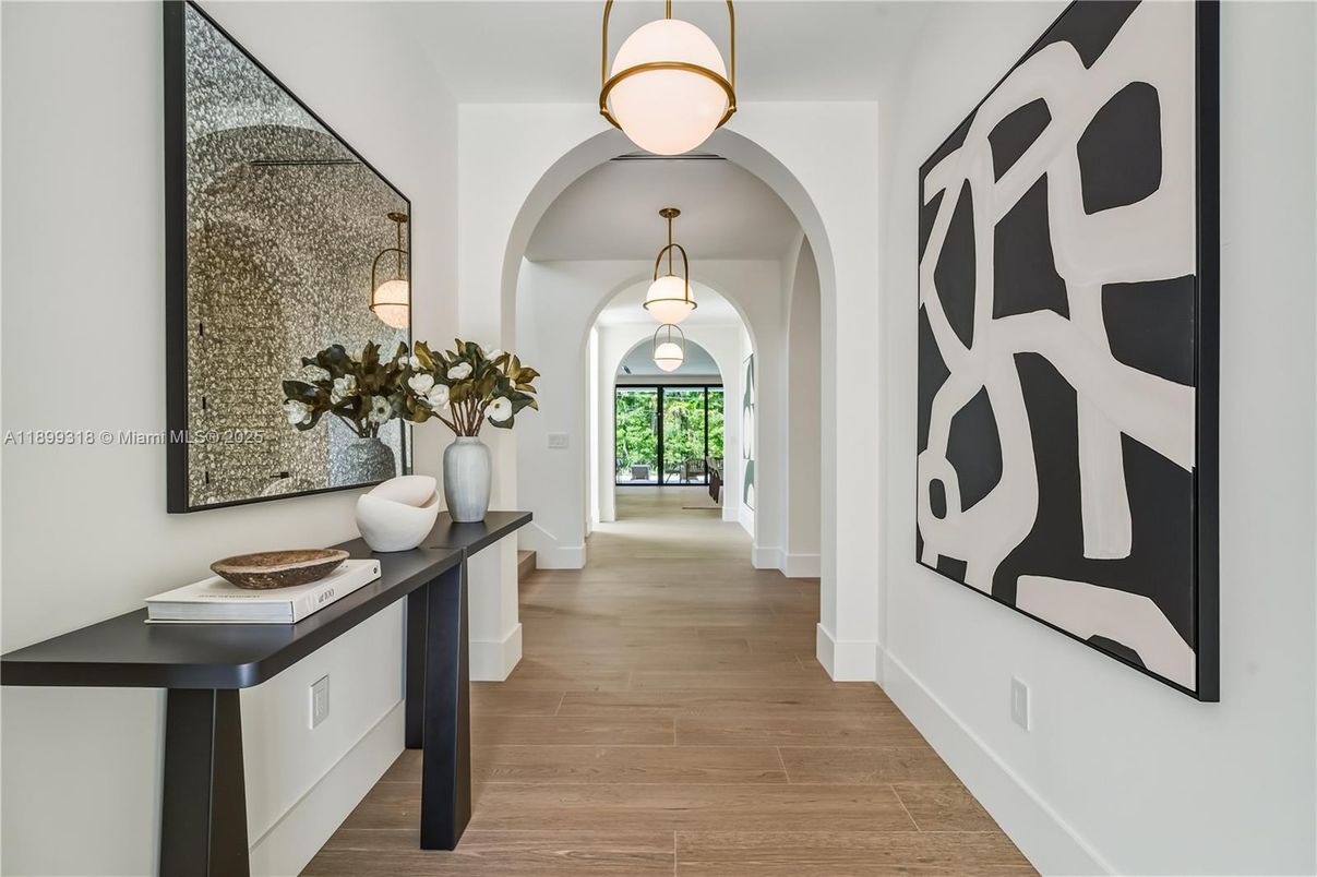 Interior, Pendant Lights, Wood Texture Flooring
