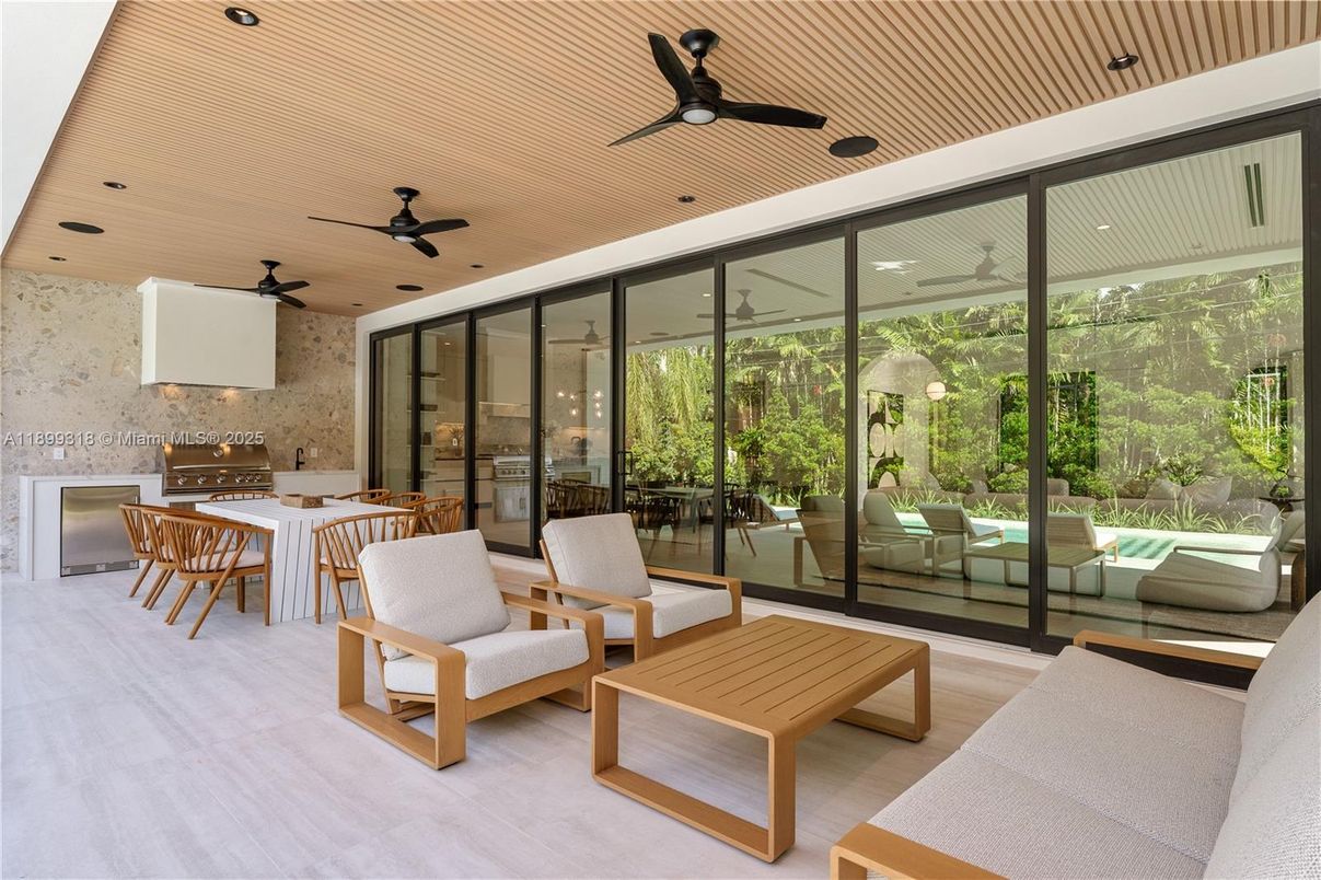 Dining room, Interior, Recessed Lighting