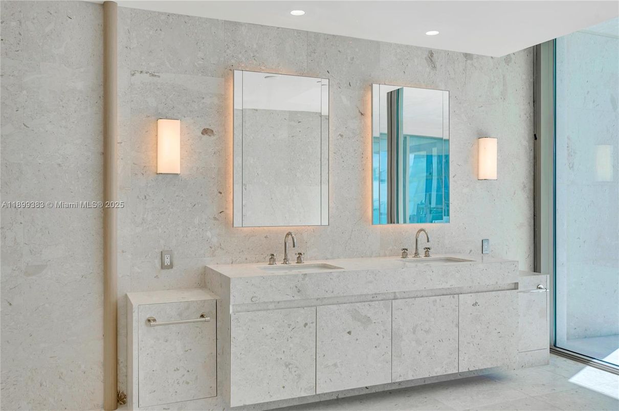 Bathroom, Dual Sink Vanities, Interior, Recessed Lighting