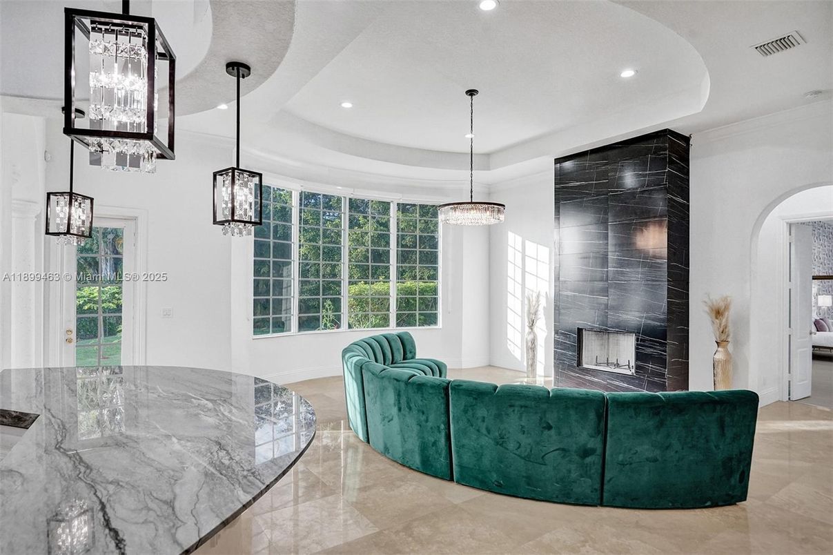 Interior, Living room, Pendant Lights, Recessed Lighting