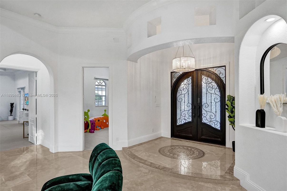 Chandelier, Interior