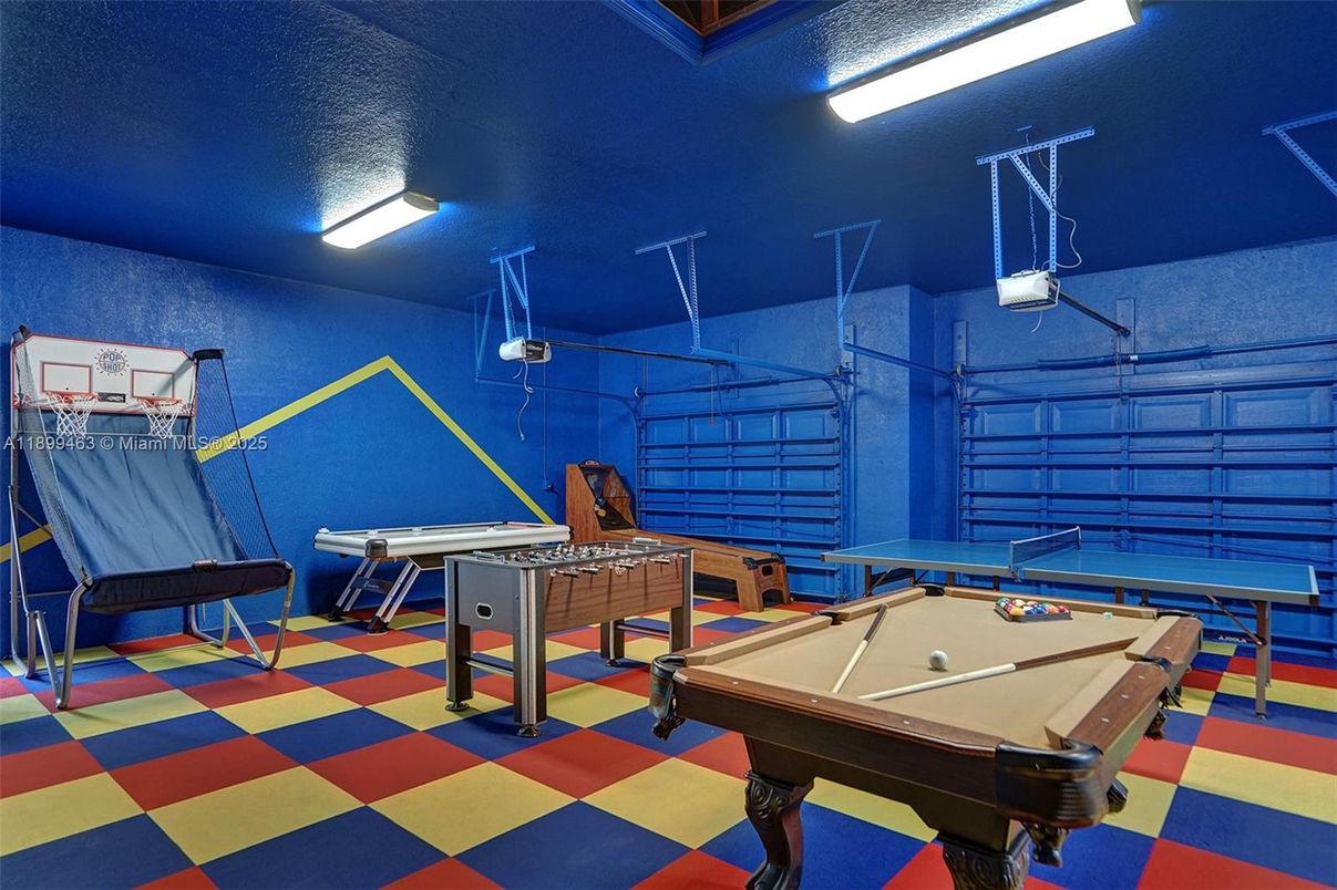 Billiard Table, Game Room, Garage, Interior