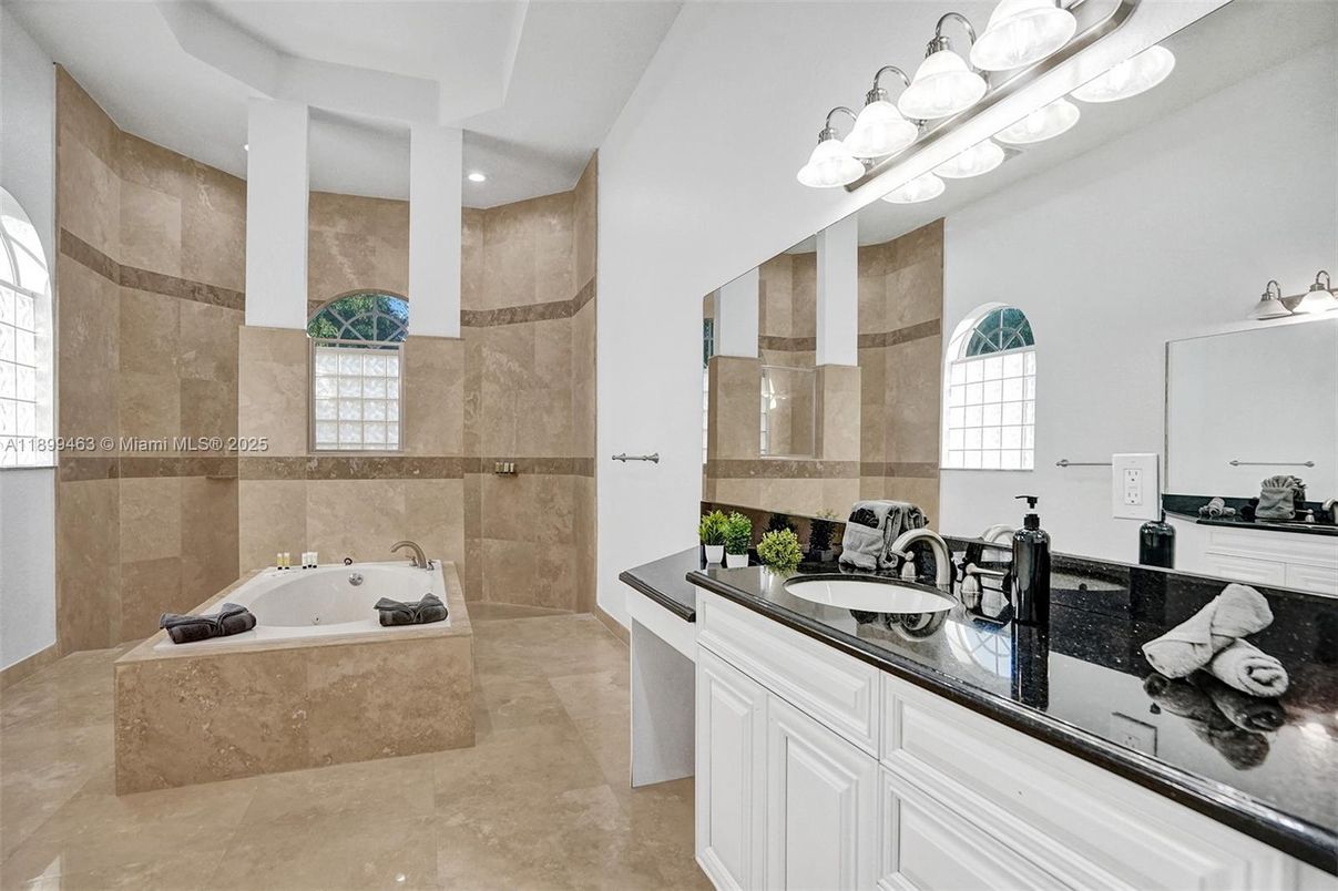 Bathroom, Dual Sink Vanities, Interior, Recessed Lighting