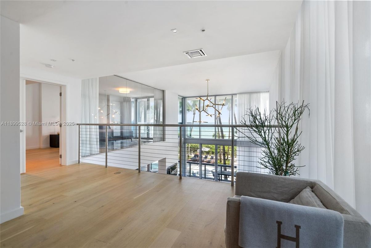 Interior, Pendant Lights, Recessed Lighting, Wood Texture Flooring