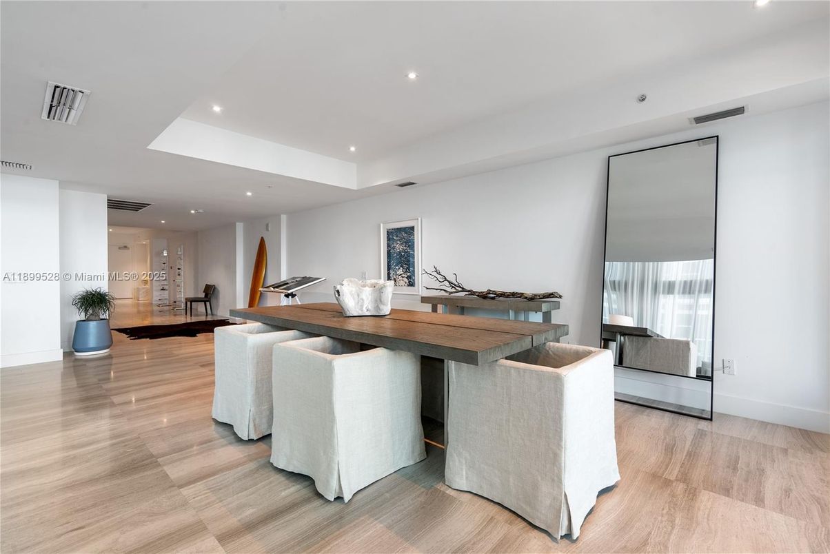 Interior, Recessed Lighting, Wood Texture Flooring