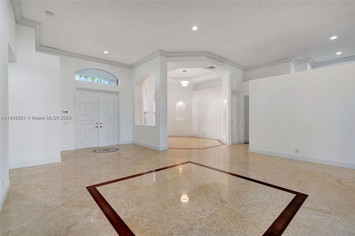 Empty room, Interior, Recessed Lighting