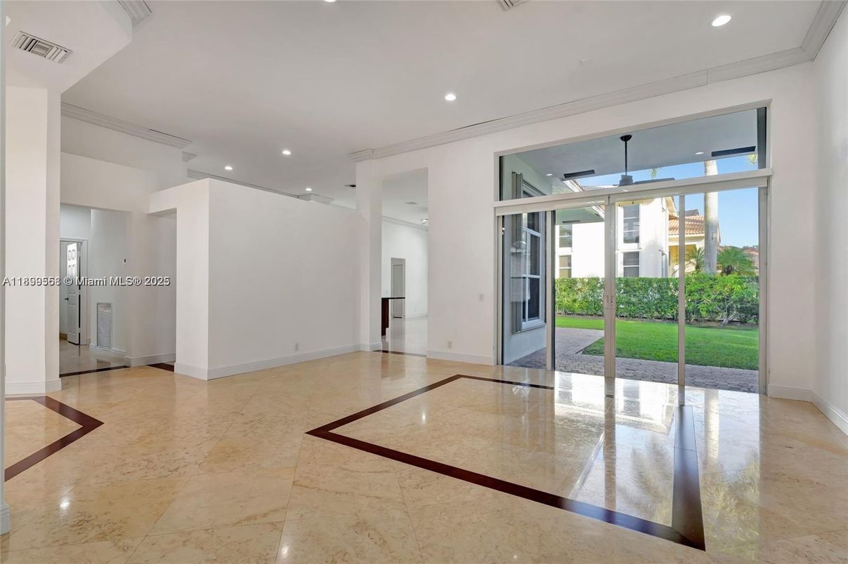 Empty room, Interior, Recessed Lighting