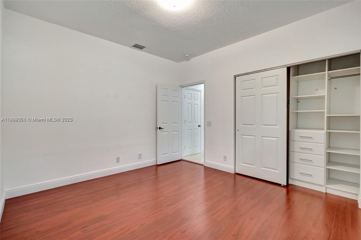 Empty room, Interior, Walk-in Closets, Wood Texture Flooring
