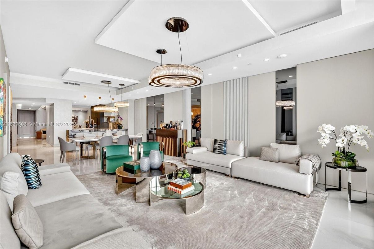 Dining room, Interior, Kitchen, Living room, Pendant Lights, Recessed Lighting, Stainless Steel Appliances