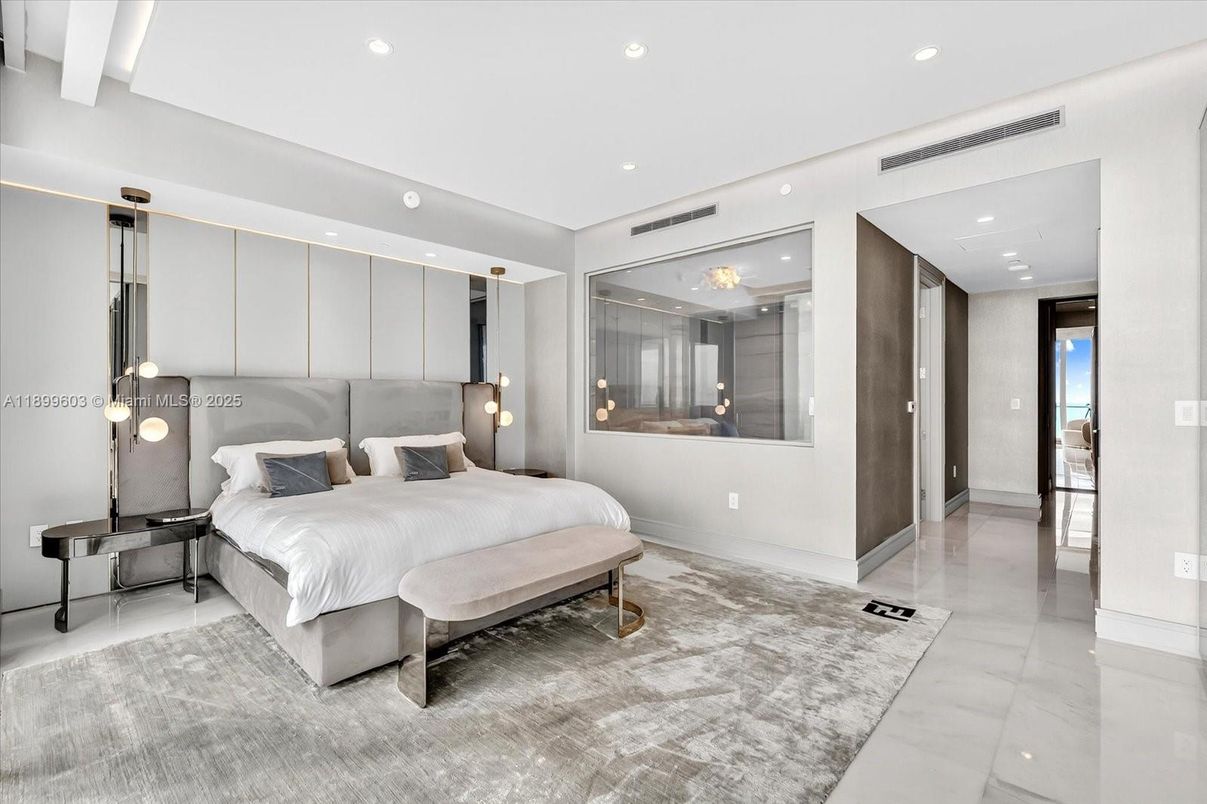 Bedroom, Interior, Recessed Lighting