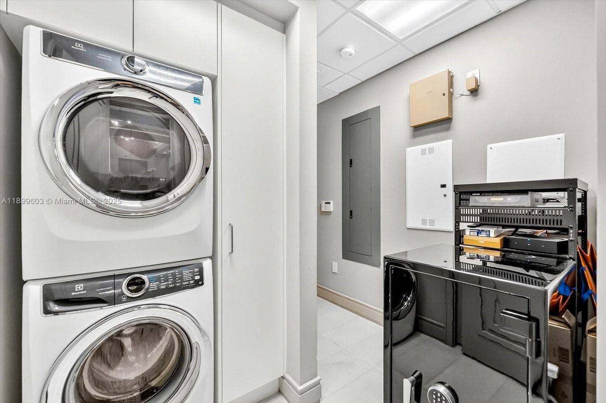 Interior, Marble, Utility Closets, Washer
