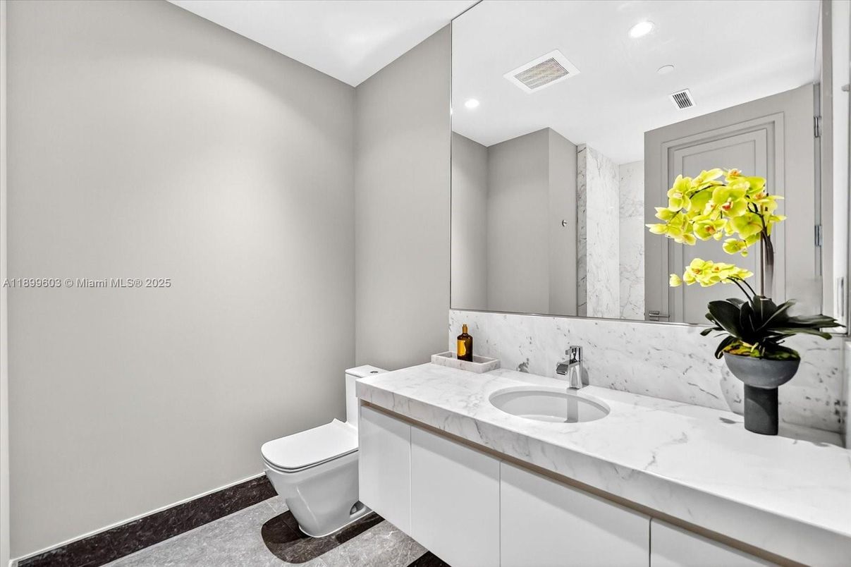 Bathroom, Interior, Recessed Lighting