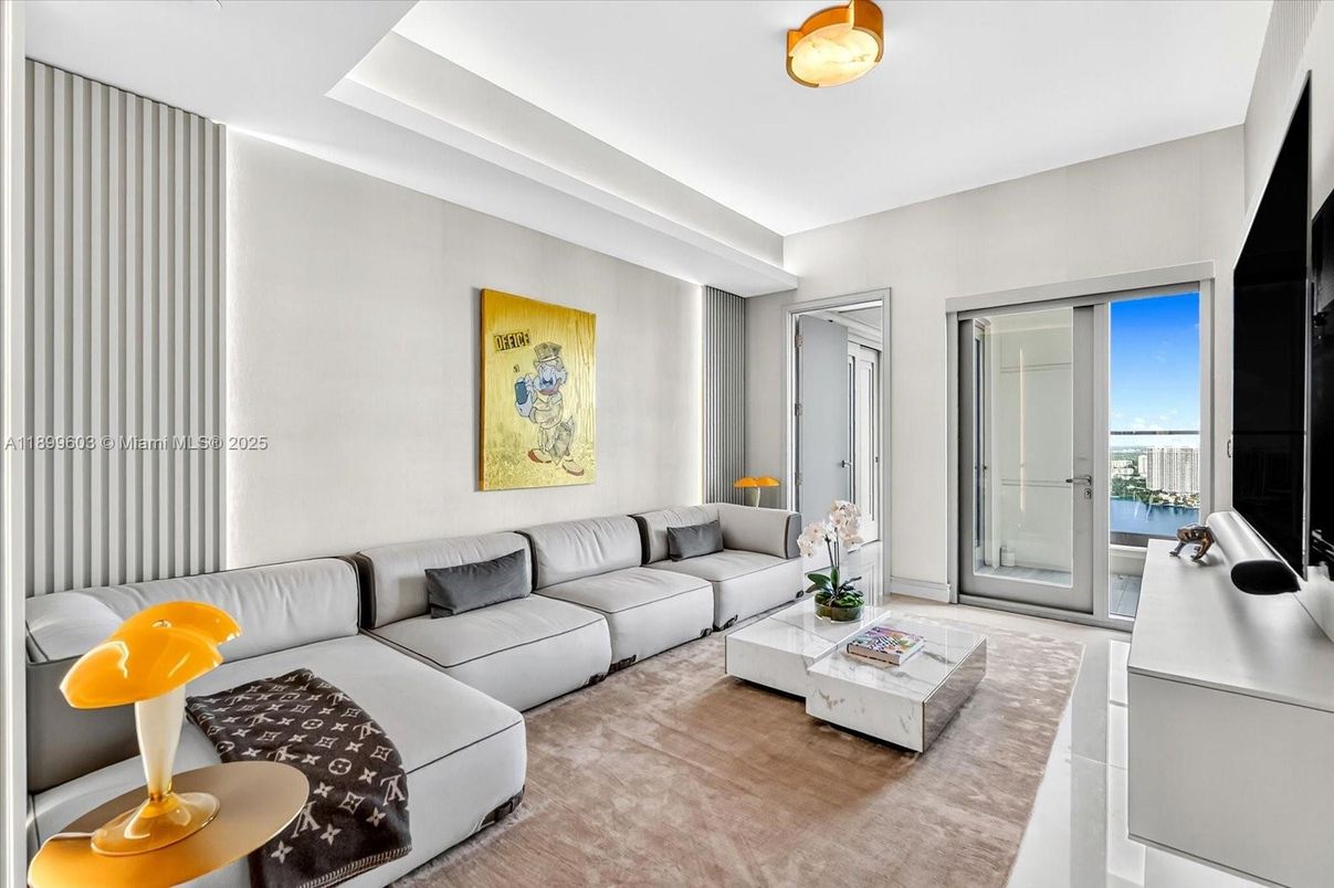 Interior, Living room, Water