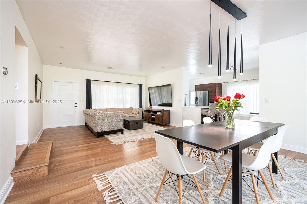 Dining room, Interior, Living room, Pendant Lights, Recessed Lighting, Wood Texture Flooring