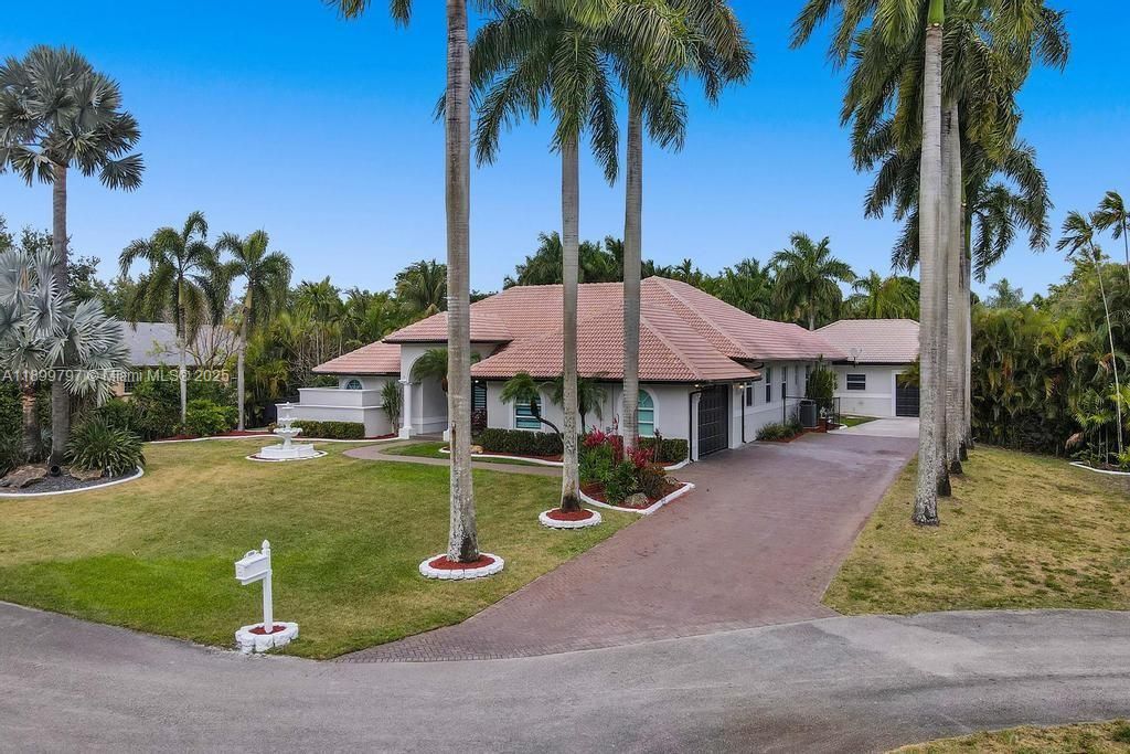 Backyard, Exterior, Facade, Ranch