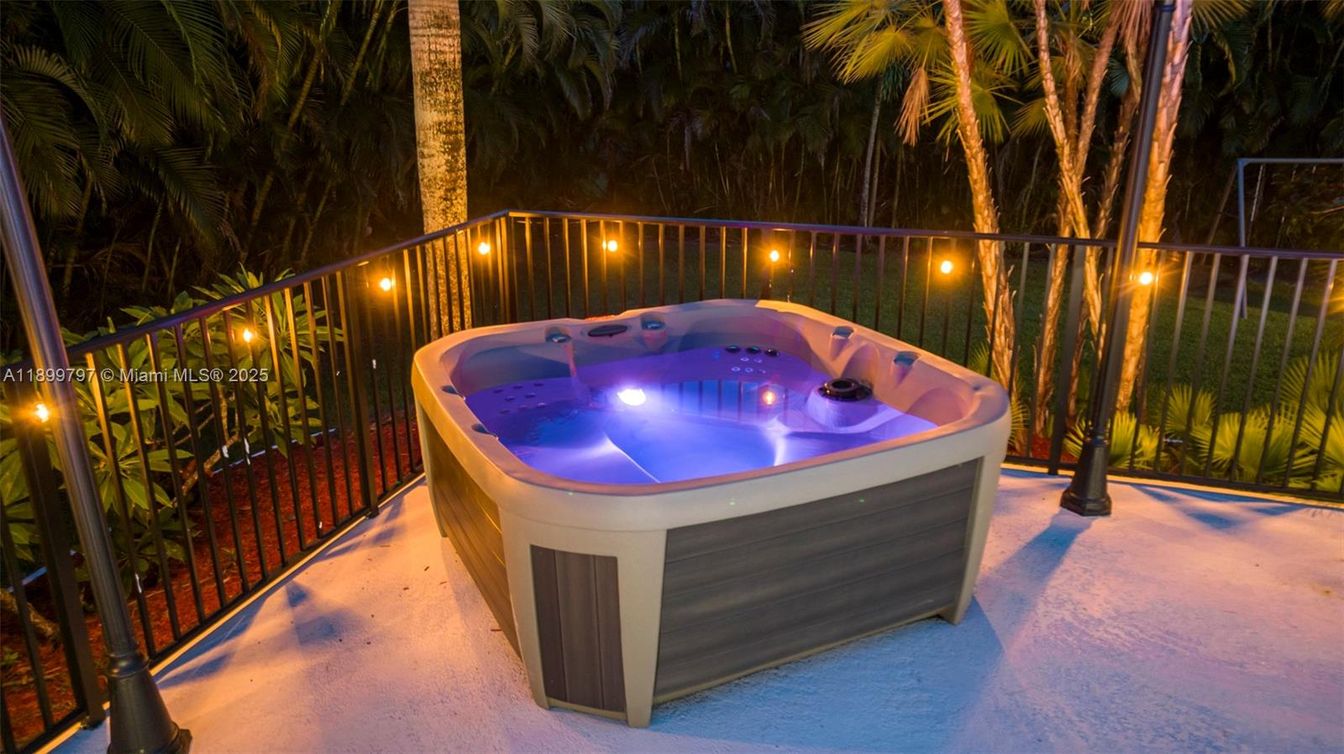 Exterior, Hot Tub