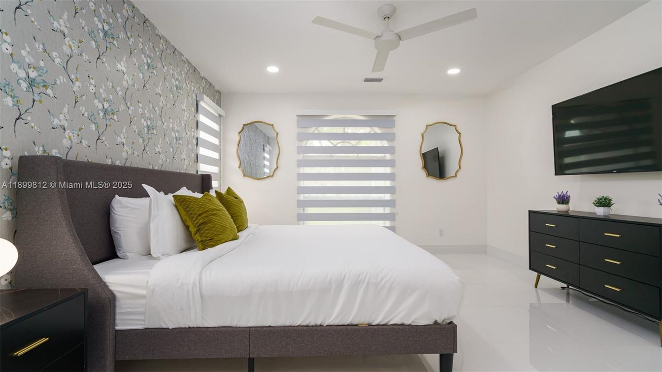Bedroom, Interior, Recessed Lighting