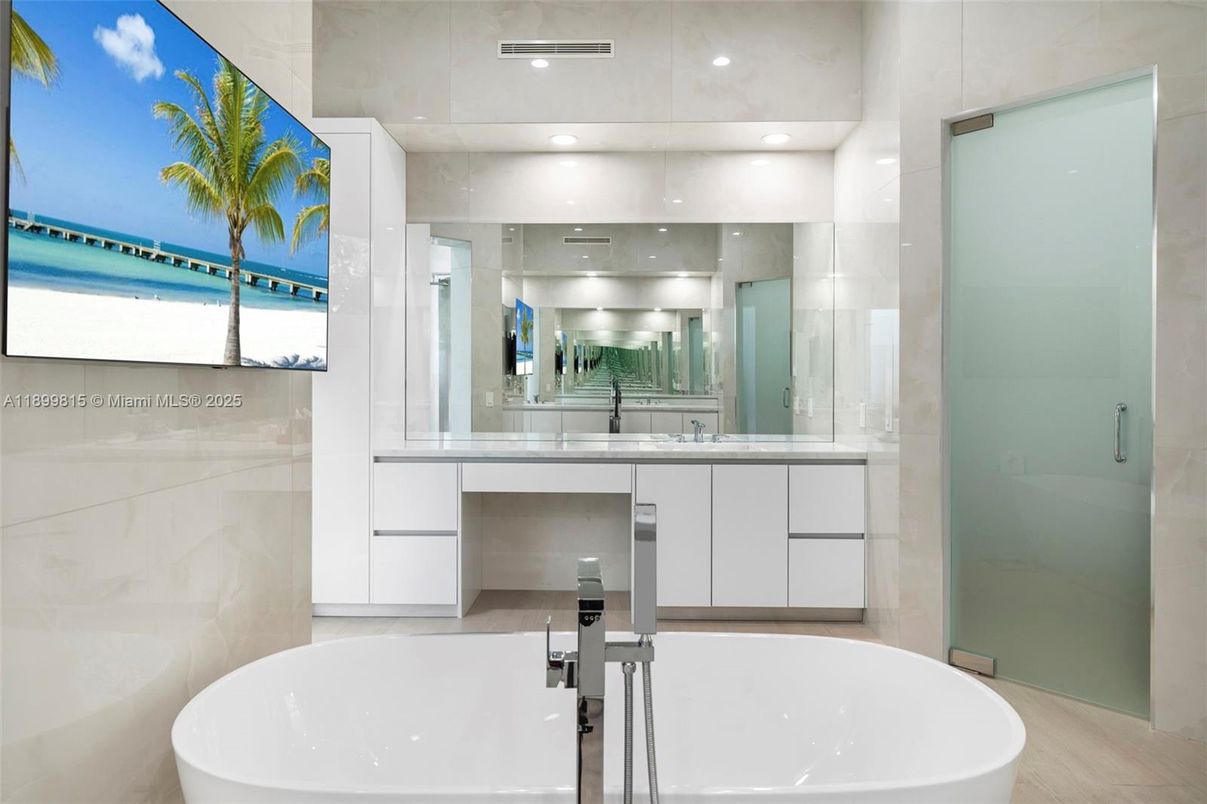 Bathroom, Dual Sink Vanities, Free Standing Baths, Glass Shower, Interior, Recessed Lighting