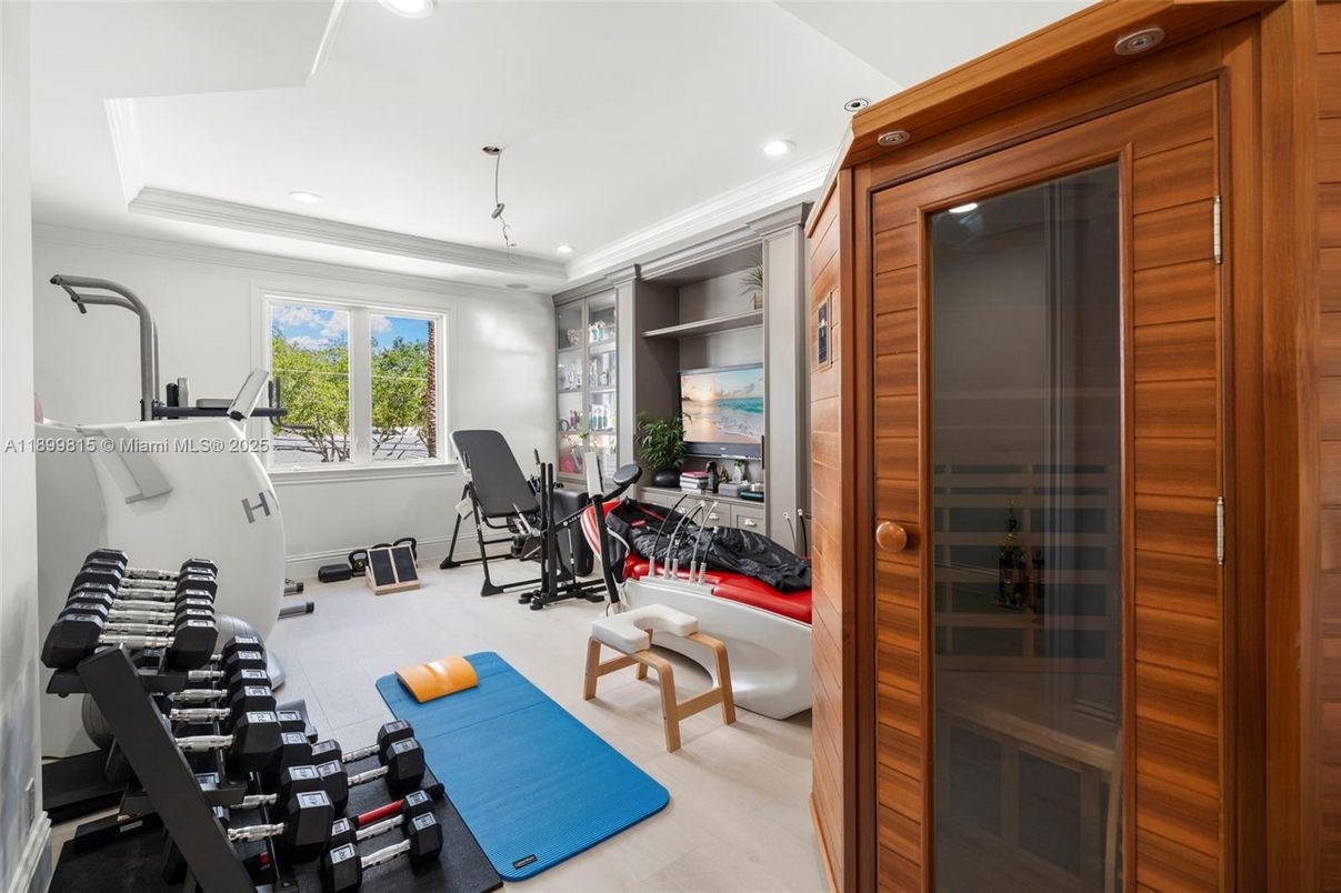 Fitness Equipment, Interior, Recessed Lighting, Wood Texture Flooring