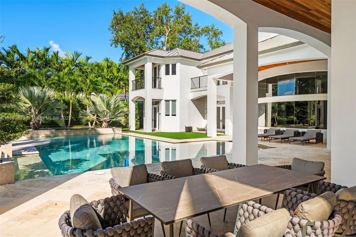 Exterior, Pool